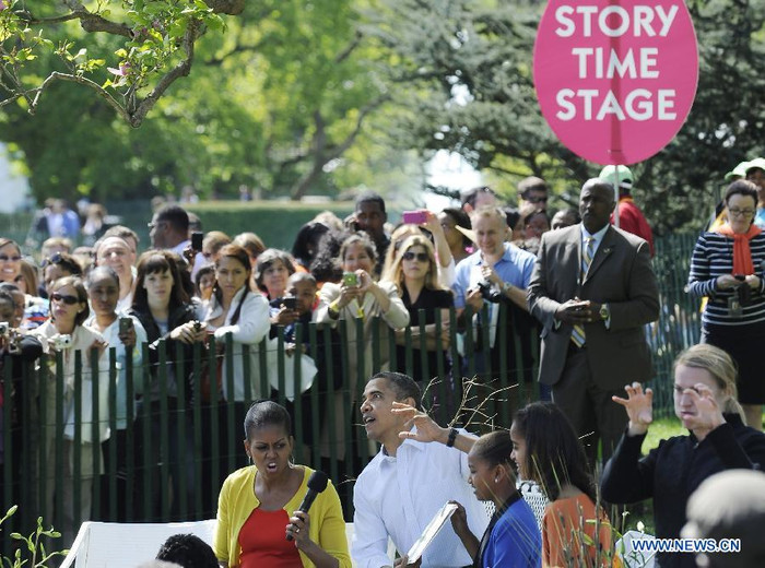 Nhiều người dân háo hức đến xem Tổng thống Mỹ chơi trò chơi cùng các em nhỏ. Nhiều người dân háo hức đến xem Tổng thống Mỹ chơi trò chơi cùng các em nhỏ.