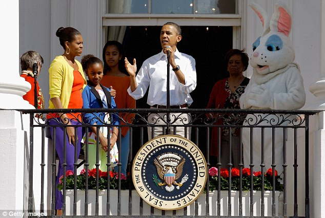 Tại lễ Lăn trứng Phục sinh, các vị khách mời đã được tiếp đón với nhiều món ăn ngon như bánh quế, bánh mì nướng Pháp, xúc xích, khoai tây chiên, salad trứng,… Tại lễ Lăn trứng Phục sinh, các vị khách mời đã được tiếp đón với nhiều món ăn ngon như bánh quế, bánh mì nướng Pháp, xúc xích, khoai tây chiên, salad trứng,…