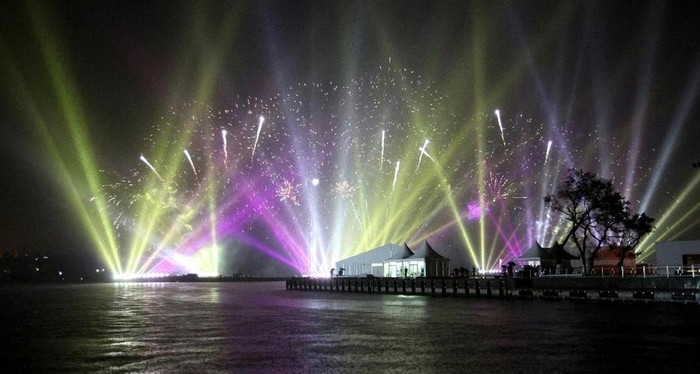 Hội nghị đã tiếp tục diễn ra vào sáng ngày 9/9 và bế mạc vào chiều cùng ngày với Tuyên bố chung cam kết thúc đẩy hợp tác kinh tế khu vực, nâng cao vị thế quốc tế của Diễn đàn.