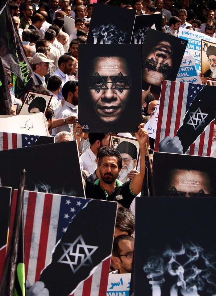 Lãnh tụ tối cao của Iran - Ayatollah Ali Khamenei đã kêu gọi Mỹ trừng phạt nhà sản xuất của bộ phim bị cho là chống Hồi giáo. Hàng ngàn người đã biểu tình ở Tehran, Iran. Lãnh tụ tối cao của Iran - Ayatollah Ali Khamenei đã kêu gọi Mỹ trừng phạt nhà sản xuất của bộ phim bị cho là chống Hồi giáo. Hàng ngàn người đã biểu tình ở Tehran, Iran.