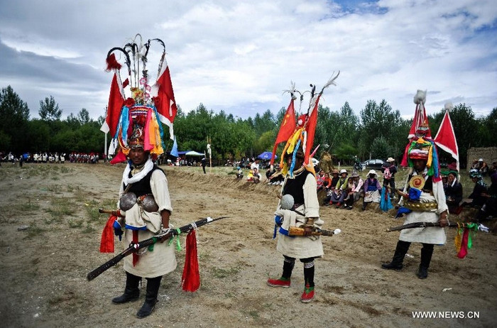 Trang phục sặc sỡ Trang phục sặc sỡ