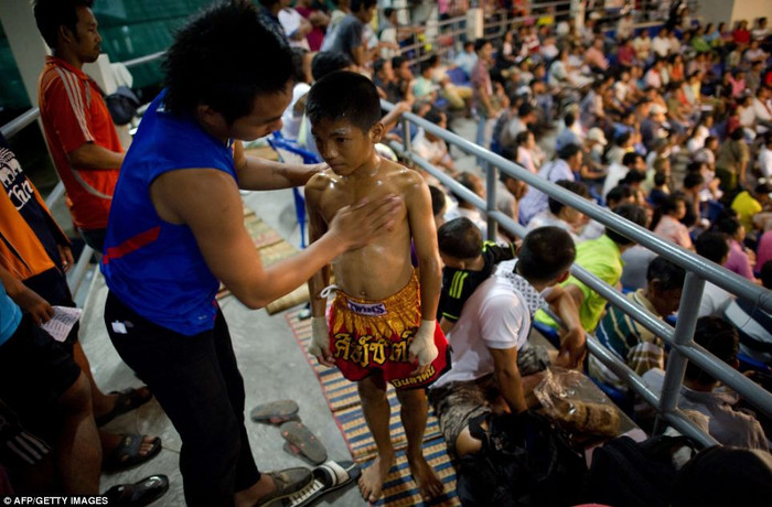 Trước khi lên sàn đấu Trước khi lên sàn đấu