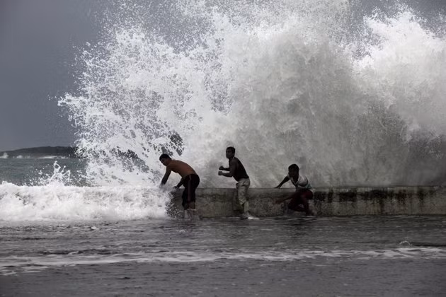 Bão Isaac tràn qua Cuba.