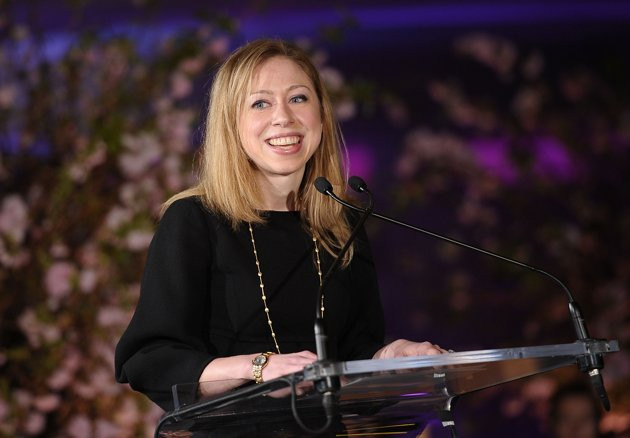 Từ năm 12 tuổi, Chelsea đã bước chân vào Nhà Trắng. Nhà Clinton luôn muốn con gái của họ lớn lên bình thường nhất có thể và hy vọng bảo vệ cô khỏi sự chú ý của phương tiện truyền thông. Từ năm 12 tuổi, Chelsea đã bước chân vào Nhà Trắng. Nhà Clinton luôn muốn con gái của họ lớn lên bình thường nhất có thể và hy vọng bảo vệ cô khỏi sự chú ý của phương tiện truyền thông.