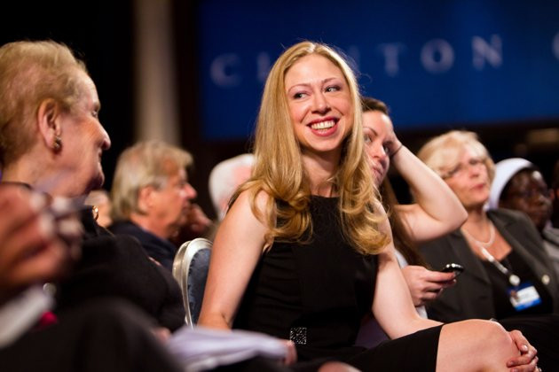 Chelsea Clinton nói chuyện với cựu Ngoại trưởng Mỹ Madeleine Albright trong Hội nghị thường niên lần thứ 7 của Sáng kiến toàn cầu Clinton (CGI). Chelsea Clinton nói chuyện với cựu Ngoại trưởng Mỹ Madeleine Albright trong Hội nghị thường niên lần thứ 7 của Sáng kiến toàn cầu Clinton (CGI).
