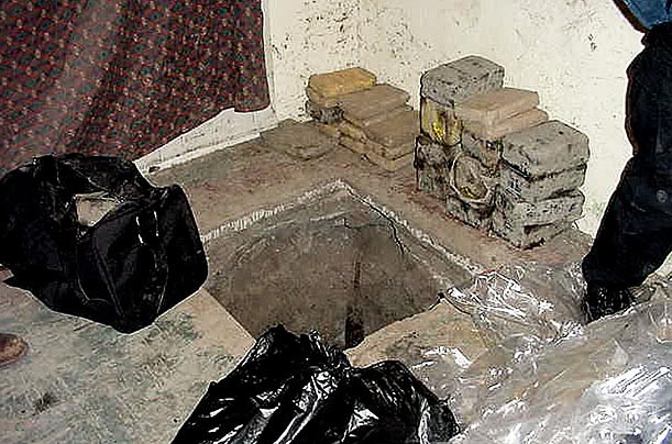 198 gói cocaine đã được phát hiện ở Nogales, dọc biên giới Mỹ-Mexico. 198 gói cocaine đã được phát hiện ở Nogales, dọc biên giới Mỹ-Mexico.