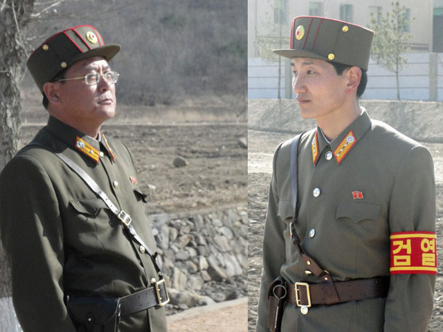 Binh lính đứng gác tại bãi thử Tongchang-ri. Binh lính đứng gác tại bãi thử Tongchang-ri.