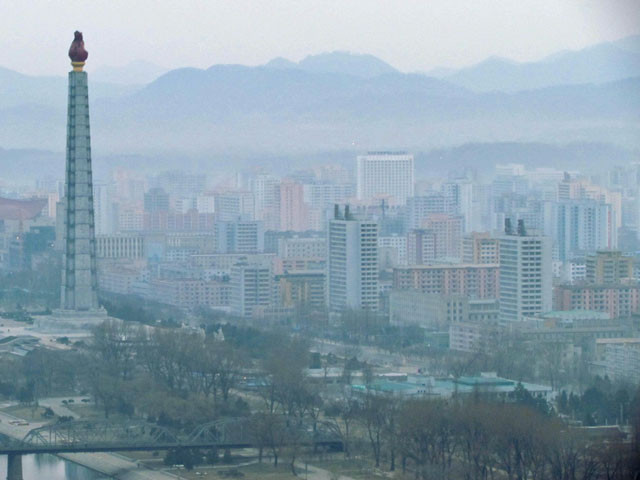 Thủ đô Bình Nhưỡng nhìn từ trên cao. Thủ đô Bình Nhưỡng nhìn từ trên cao.