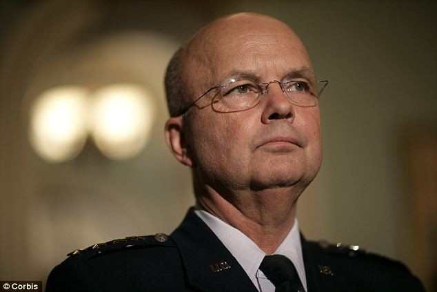 Cựu Giám đốc Cơ quan Tình báo Trung ương Mỹ CIA Michael Hayden