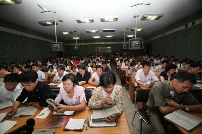 Sinh viên Bắc Triều Tiên trong giờ học