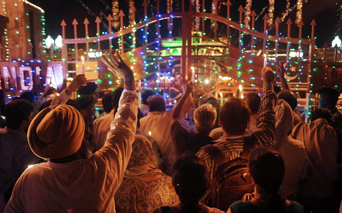 Tại biên giới Ấn Độ-Pakistan ở Wagah cũng tưng bừng không kém.