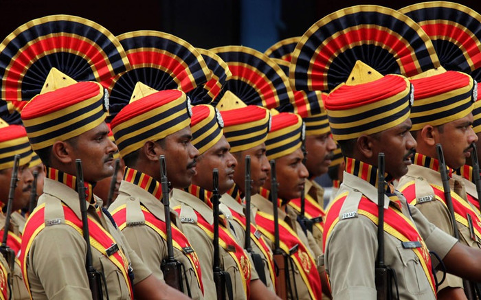 Các thành viên Lực lượng bảo vệ đường sắt (RPF) tham gia diễu hành Ngày Độc lập ở Kolkata, thủ phủ của bang Tây Bengal.