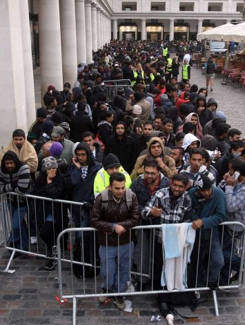 Cảnh chờ đợi ở London. Cảnh chờ đợi ở London.