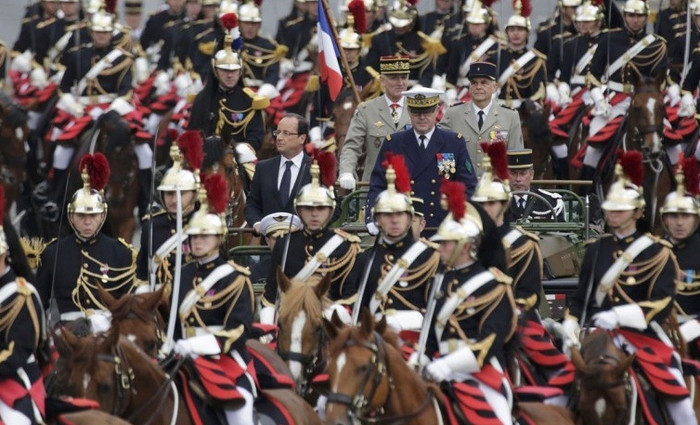 Tổng thống Pháp Francois Hollande có mặt tại buổi duyệt binh. Tổng thống Pháp Francois Hollande có mặt tại buổi duyệt binh.