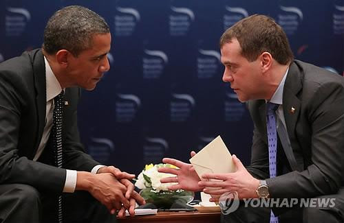 Tổng thống Mỹ Barack Obama và người đồng nhiệm Nga, Dmitry Medvedev. Tổng thống Mỹ Barack Obama và người đồng nhiệm Nga, Dmitry Medvedev.