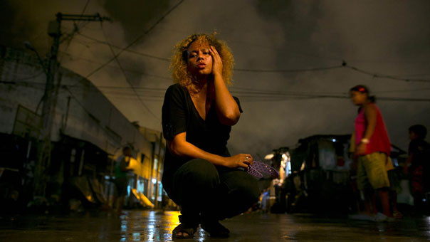 Cô Rolando Delacruz tạo dáng chụp ảnh ở khu ổ chuột Binodo. Cô Rolando Delacruz tạo dáng chụp ảnh ở khu ổ chuột Binodo.