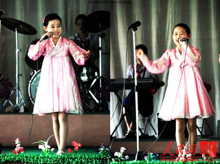 Biểu diễn tự nhiên, bạo dạn trong trang phục truyền thống. Biểu diễn tự nhiên, bạo dạn trong trang phục truyền thống.