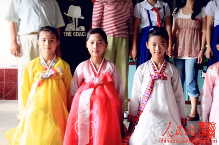 Cùng nhau chụp ảnh lưu niệm. Cùng nhau chụp ảnh lưu niệm.