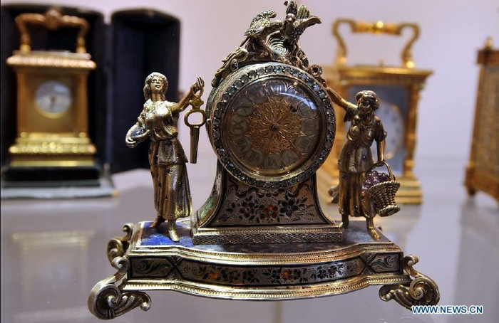 Một chiếc đồng hổ cổ điển.