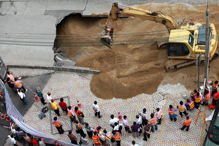 Đường Đông Tiên Liệt, Quảng Châu, thủ phủ của tỉnh Quảng Đông ngày 20/7. Đường Đông Tiên Liệt, Quảng Châu, thủ phủ của tỉnh Quảng Đông ngày 20/7.