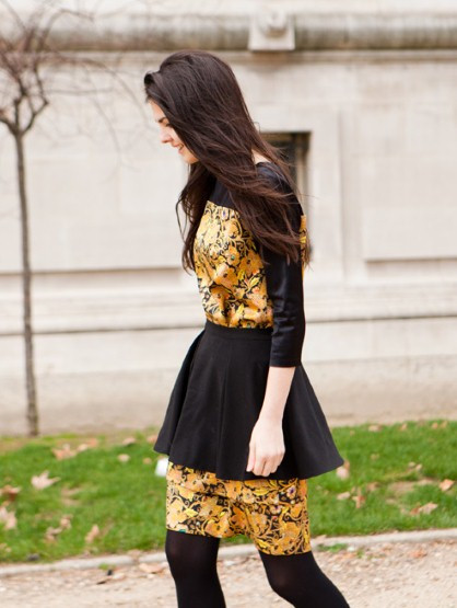 Váy áo kết hợp ấn tượng.