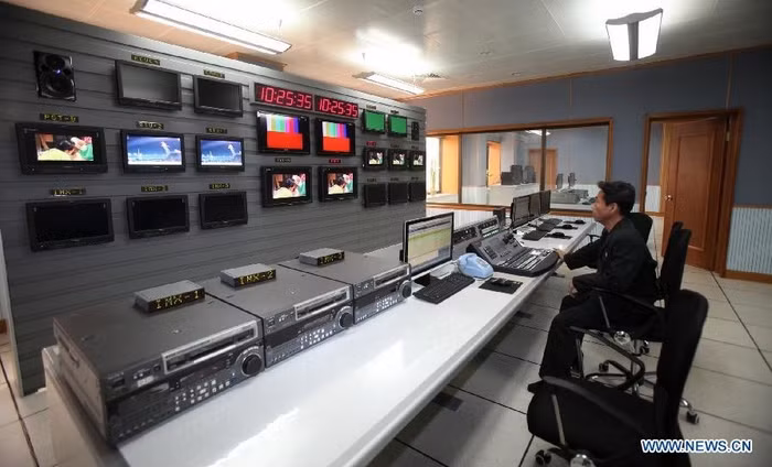 Đài Truyền hình được trang bị cơ sở vật chất hiện đại. Đài Truyền hình được trang bị cơ sở vật chất hiện đại.