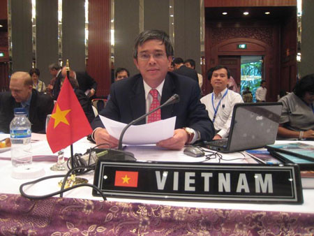 Thứ trưởng Bộ Ngoại giao Việt Nam Phạm Quang Vinh (ảnh: ASEAN 2012) Thứ trưởng Bộ Ngoại giao Việt Nam Phạm Quang Vinh (ảnh: ASEAN 2012)