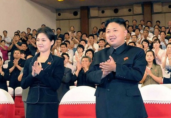 Hyon Song-wol xuất hiện bên cạnh ông Kim Jong-un trong một sự kiện âm nhạc. Hyon Song-wol xuất hiện bên cạnh ông Kim Jong-un trong một sự kiện âm nhạc.