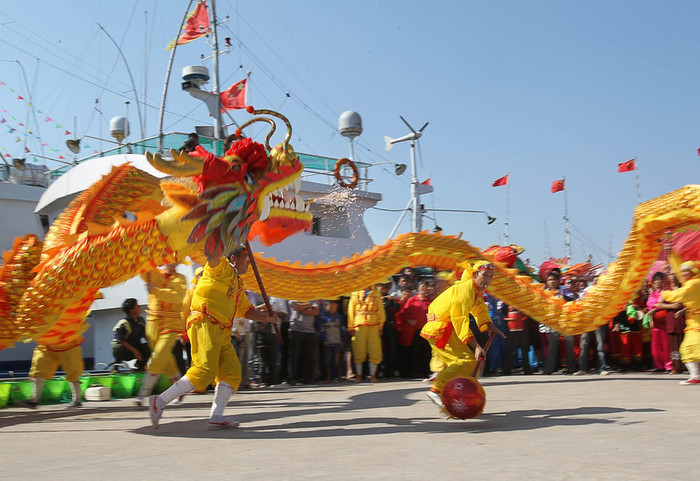 Tổ chức múa rồng trước lúc xuất phát, một hoạt động nhuốm màu sắc chính trị Tổ chức múa rồng trước lúc xuất phát, một hoạt động nhuốm màu sắc chính trị