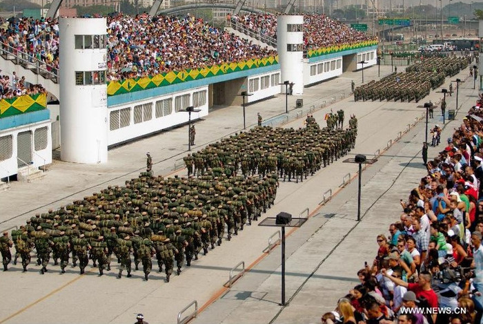 Binh lính diễu hành tại Sao Paulo, Brazil. Binh lính diễu hành tại Sao Paulo, Brazil.