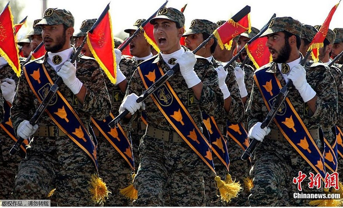 Cuộc diễu binh nhằm kỷ niệm cuộc chiến tranh Iran - Iraq nổ ra 32 năm trước. Cuộc chiến đó còn được gọi là Chiến tranh vùng Vịnh lần thứ nhất nổ ra vào ngày 22/9/1980 cho đến ngày 20/8/1988. Cuộc diễu binh nhằm kỷ niệm cuộc chiến tranh Iran - Iraq nổ ra 32 năm trước. Cuộc chiến đó còn được gọi là Chiến tranh vùng Vịnh lần thứ nhất nổ ra vào ngày 22/9/1980 cho đến ngày 20/8/1988.