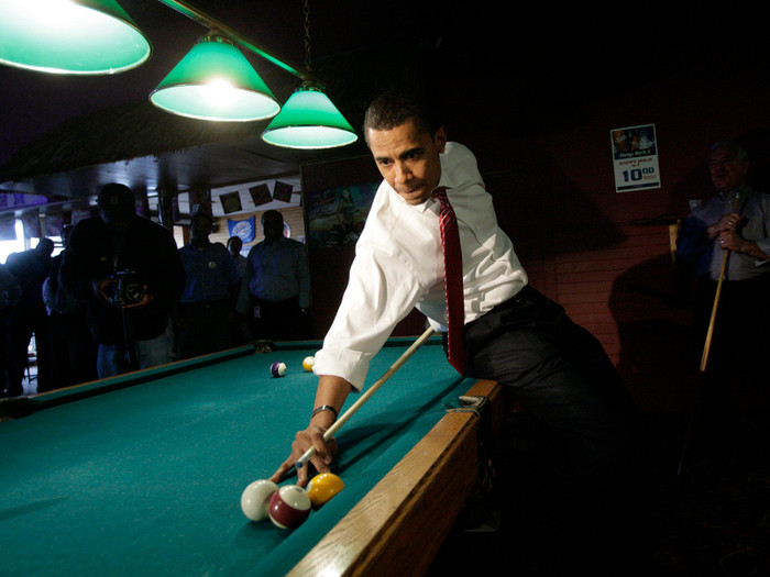 Ông Obama cũng chơi bi-a điệu nghệ chẳng kém bất cứ ai. Ông Obama cũng chơi bi-a điệu nghệ chẳng kém bất cứ ai.