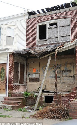 Tổng cộng đã có 103 vụ nổ súng ở thị trấn này kể từ tháng 1 đến tháng 7 năm nay. Tổng cộng đã có 103 vụ nổ súng ở thị trấn này kể từ tháng 1 đến tháng 7 năm nay.