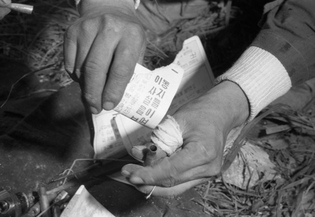 Đạn và thuốc súng trong cuộc chiến.