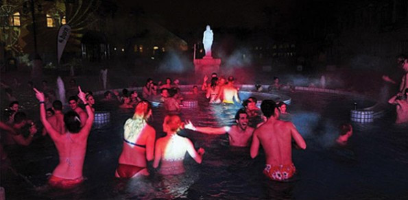 Các du khách đến Budapest mà chưa tắm nước nóng ở đây thì coi như chưa khám phá trọn vẹn thành phố này.