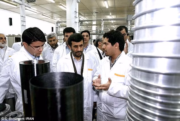Theo Hayden, một trong những khó khăn của cuộc tấn công vào Iran là không xác định được tất cả các cơ sở hạt nhân của nước này nằm ở đâu.