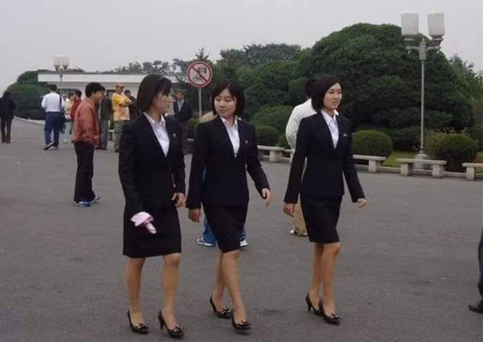 Vẻ đẹp hiện đại trong trang phục công sở. Vẻ đẹp hiện đại trong trang phục công sở.