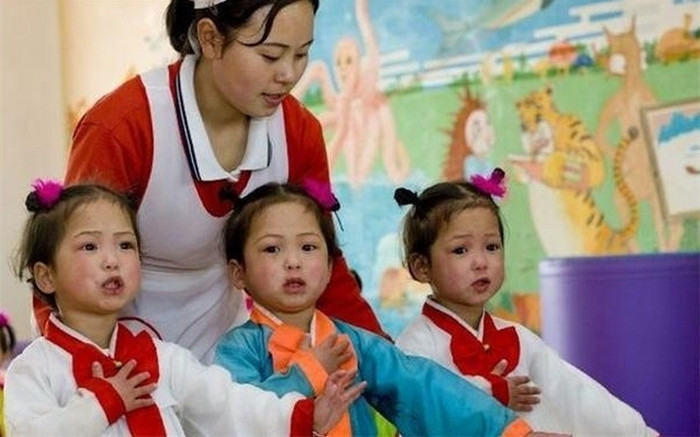 Hiền từ trong vai trò cô giáo mầm non. Hiền từ trong vai trò cô giáo mầm non.