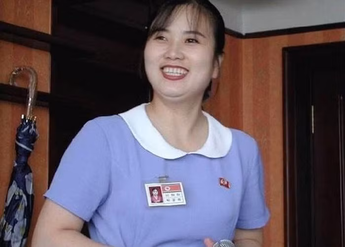 Điều đặc biệt của phụ nữ Triều Tiên là họ thường mặc váy. Loại trang phục này đã tôn thêm vẻ đẹp vóc dáng cho họ. Điều đặc biệt của phụ nữ Triều Tiên là họ thường mặc váy. Loại trang phục này đã tôn thêm vẻ đẹp vóc dáng cho họ.