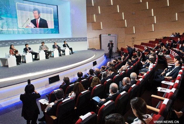 Chủ tịch nước Trương Tấn Sang đang phát biểu tại hội nghị vốn được tổ chức song song với Hội nghị Thượng đỉnh thường niên của APEC. Chủ tịch đã coi nước là nguồn tài nguyên chiến lược, phản ánh không chỉ mức tăng trưởng sinh thái, mà còn biểu thị mức độ an ninh và kêu gọi cộng đồng quốc tế quan tâm giải quyết vấn đề thiếu nước. Chủ tịch nước Trương Tấn Sang đang phát biểu tại hội nghị vốn được tổ chức song song với Hội nghị Thượng đỉnh thường niên của APEC. Chủ tịch đã coi nước là nguồn tài nguyên chiến lược, phản ánh không chỉ mức tăng trưởng sinh thái, mà còn biểu thị mức độ an ninh và kêu gọi cộng đồng quốc tế quan tâm giải quyết vấn đề thiếu nước.