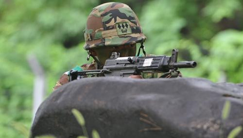 Lính Hàn Quốc vào vị trí phục kích.