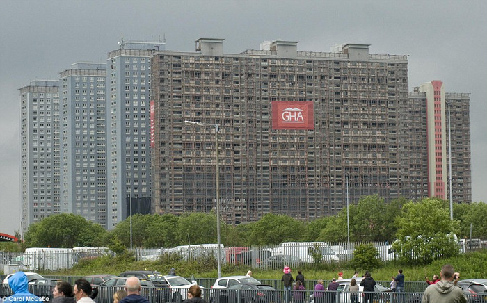 Nhà văn Alison Irvine cũng bị quyến rũ bởi những căn hộ nơi này sau khi chuyển đến Glasgow vào năm 2005. Cô viết cuốn tiểu thuyết dựa trên các cuộc phỏng vấn với cư dân của toà cao ốc. Irvine cũng có mặt khi khu nhà khi bị phá dỡ và chia sẻ nỗi buồn, sự luyến tiếc với những ai từng sống ở đó khi chứng kiến cảnh sụp đổ của nơi họ từng gắn bó một thời gian dài. Nhà văn Alison Irvine cũng bị quyến rũ bởi những căn hộ nơi này sau khi chuyển đến Glasgow vào năm 2005. Cô viết cuốn tiểu thuyết dựa trên các cuộc phỏng vấn với cư dân của toà cao ốc. Irvine cũng có mặt khi khu nhà khi bị phá dỡ và chia sẻ nỗi buồn, sự luyến tiếc với những ai từng sống ở đó khi chứng kiến cảnh sụp đổ của nơi họ từng gắn bó một thời gian dài.