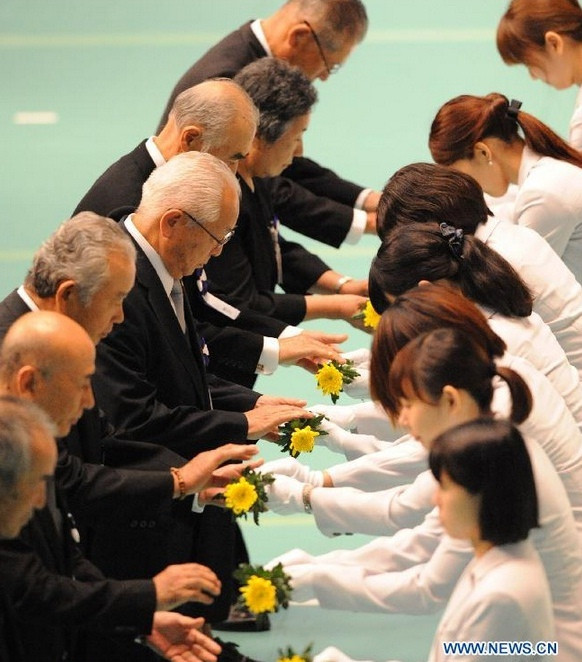 Các thân nhân của những người đã chết trong chiến tranh thế giới thứ II. Các thân nhân của những người đã chết trong chiến tranh thế giới thứ II.