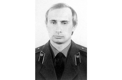 Putin khi còn làm việc cho KGB.