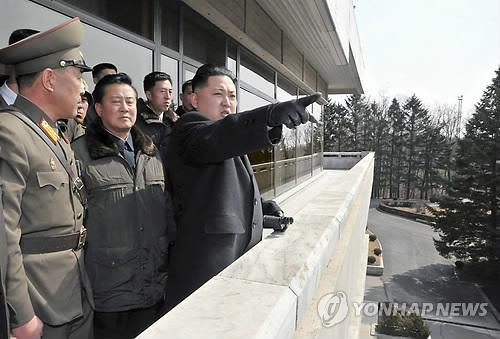 Đại tướng Kim Jong-un cùng một số chỉ huy quân sự đã tới thăm các đơn vị hải quân ở vùng biển phía tây nước này.