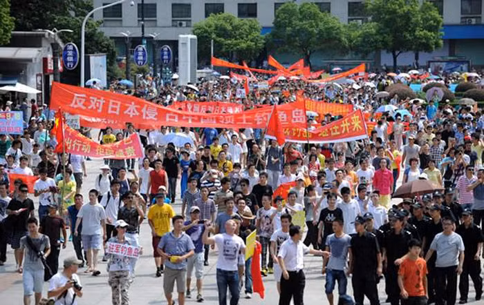 Người dân Trung Quốc biểu tình phản đối Nhật Bản.