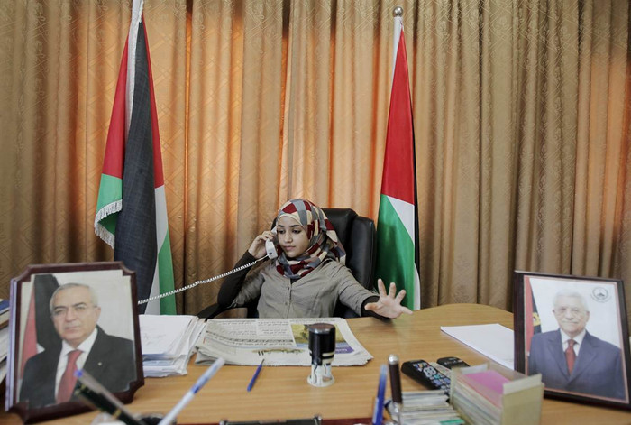 Bashaer Othman, 15 tuổi ở Palestine đã được bổ nhiệm làm Thị trưởng của thị trấn Allar, West Bank và trở thành Thị trưởng trẻ nhất thế giới. Bashaer Othman, 15 tuổi ở Palestine đã được bổ nhiệm làm Thị trưởng của thị trấn Allar, West Bank và trở thành Thị trưởng trẻ nhất thế giới.