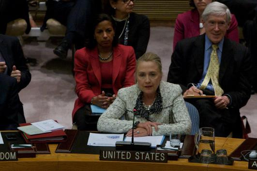 Tuy nhiên, Clinton không phải là chính trị gia đầu tiên "giết" thời gian bằng cách vẽ lung tung lên giấy. Tuy nhiên, Clinton không phải là chính trị gia đầu tiên "giết" thời gian bằng cách vẽ lung tung lên giấy.