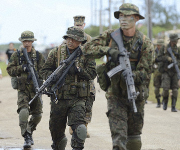 Đổ bộ, chiếm lại đảo.