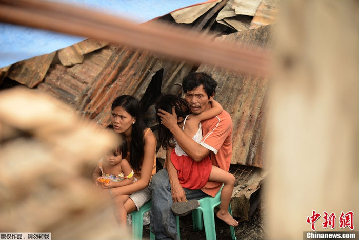 Nỗi lo lắng và những nhọc nhằn sẽ còn đeo đẳng những người dân khu ổ chuột.